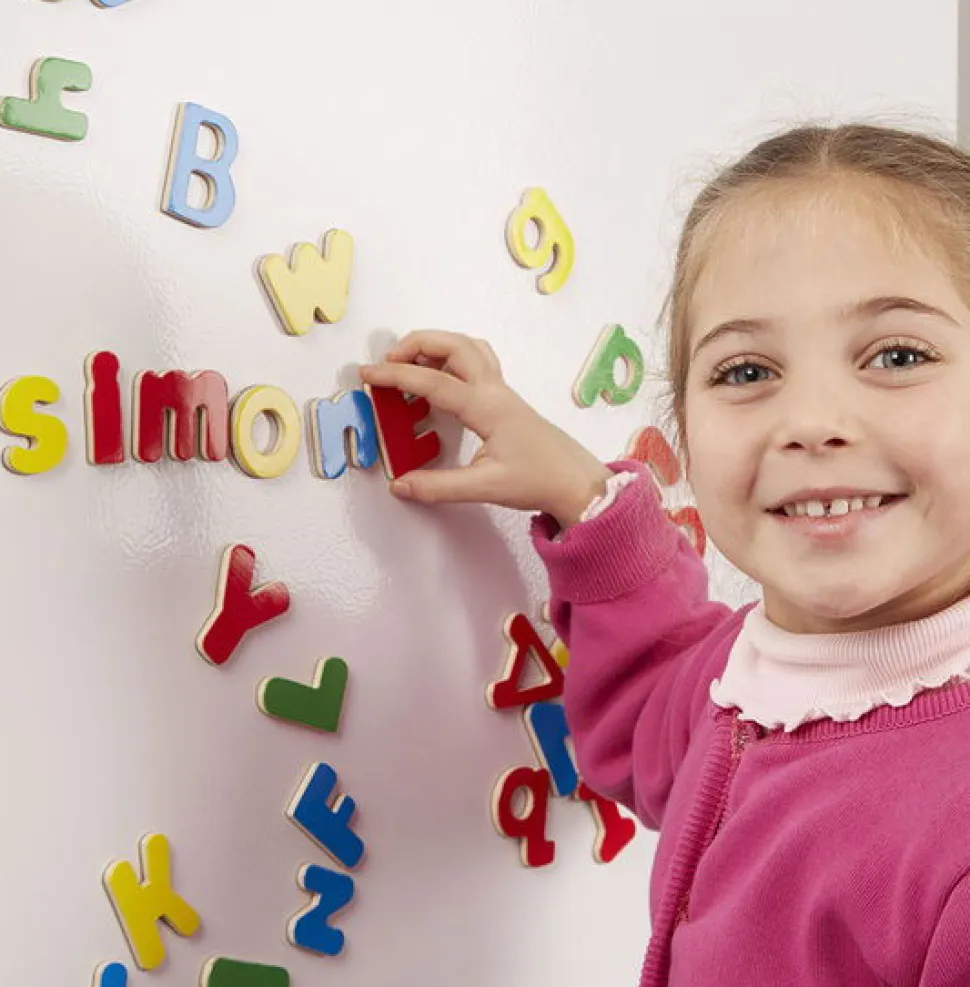 Bogstaver I Trae Med Magneter