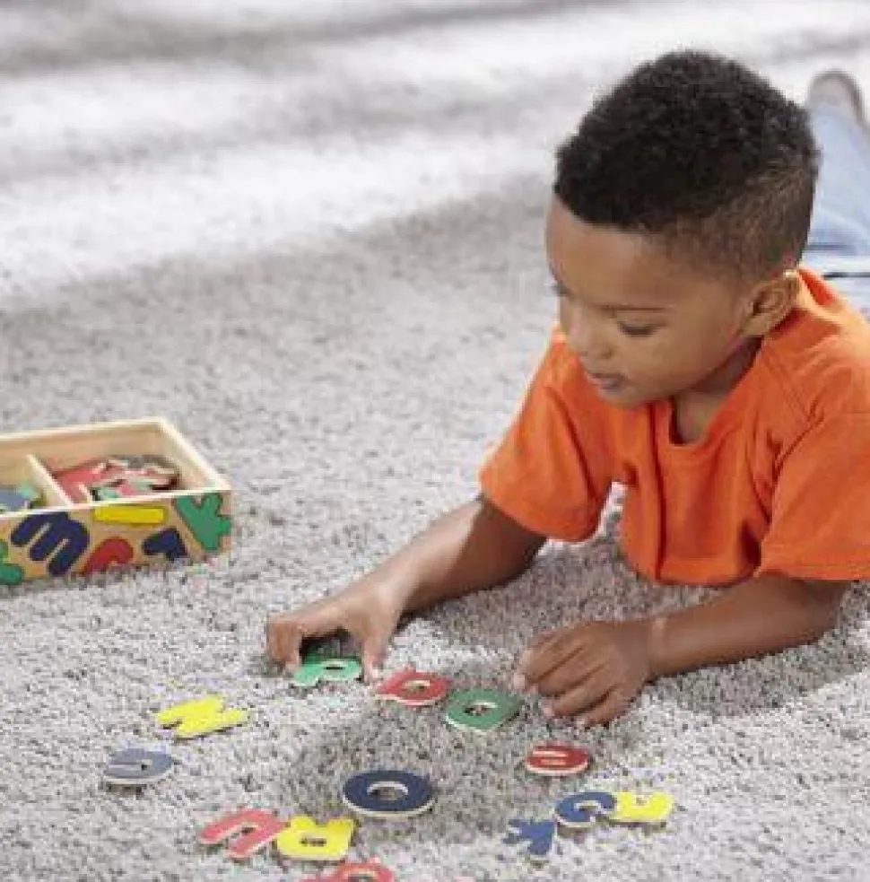 Bogstaver I Trae Med Magneter