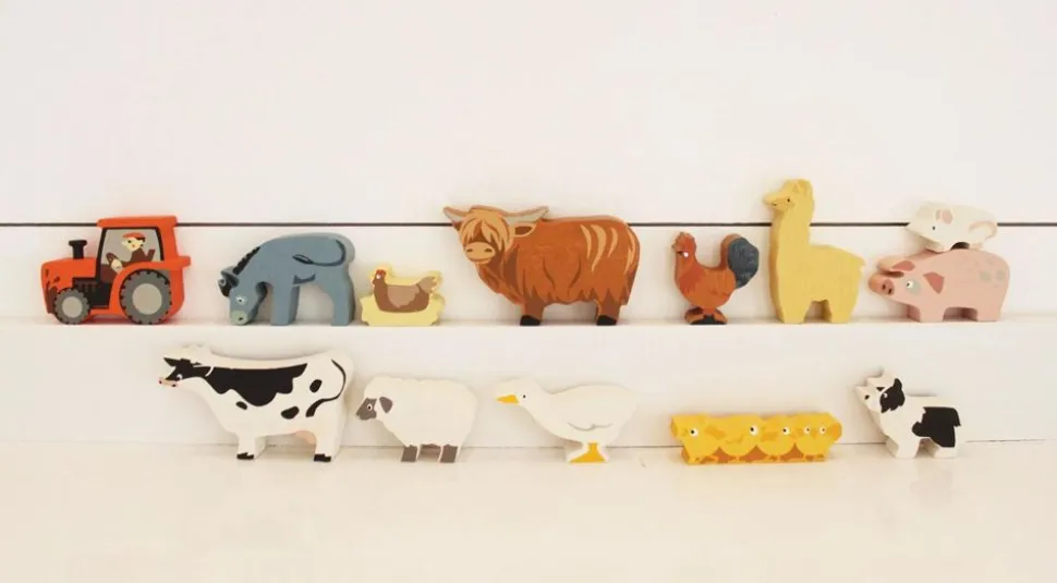 Bondegardsdyr Af Trae, 13 Dele