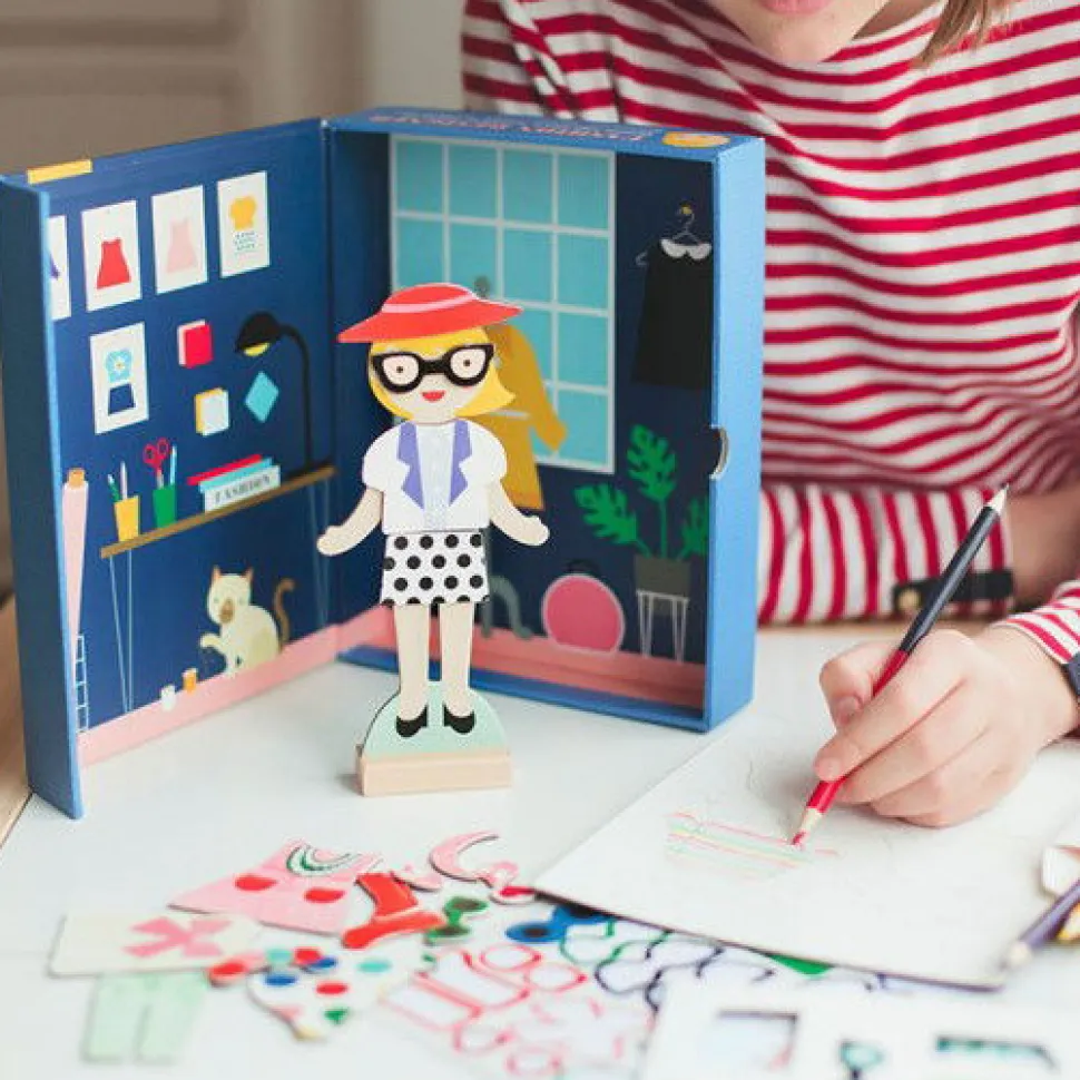 Magnetisk Paklaedningsdukke, Stylist